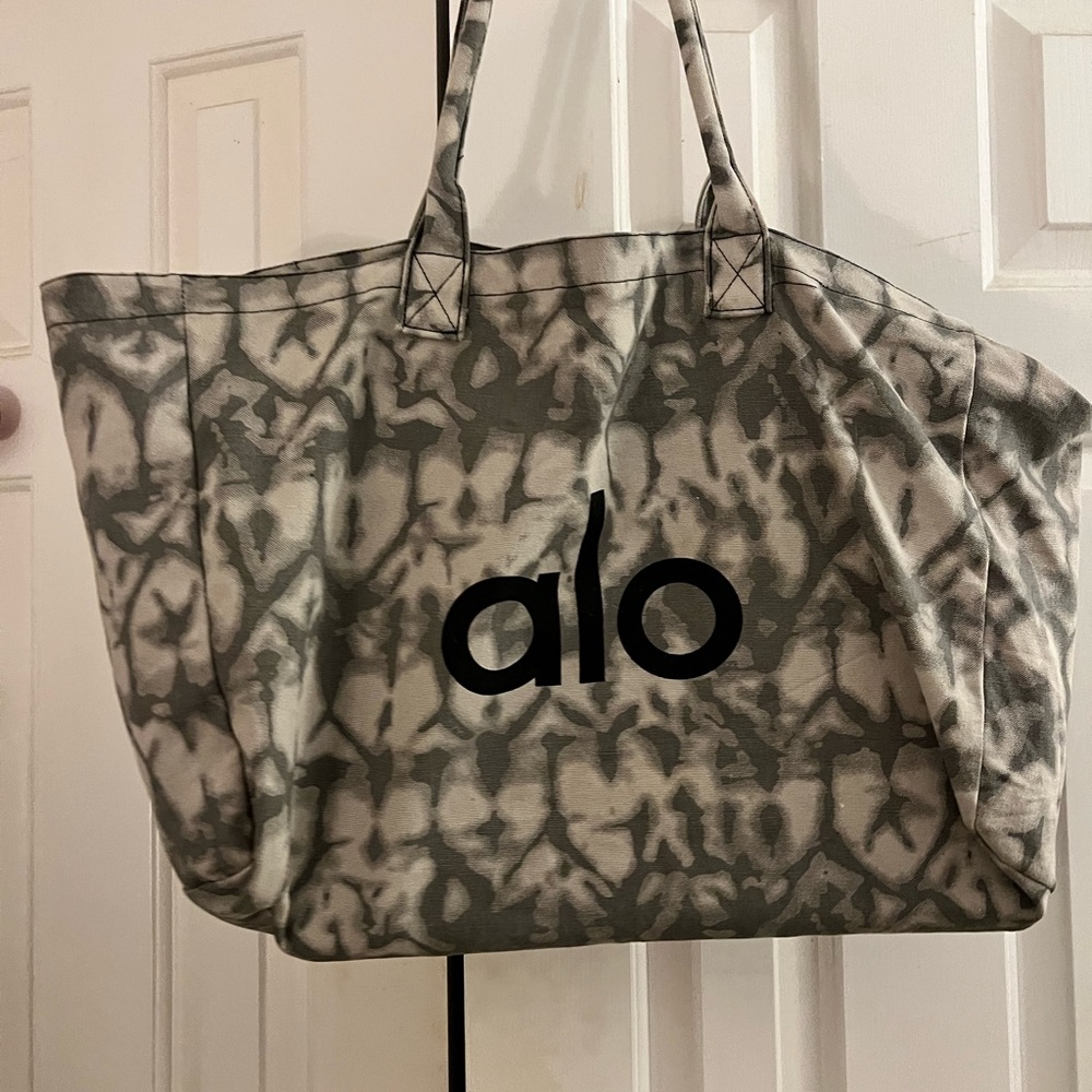 Alo tote bag